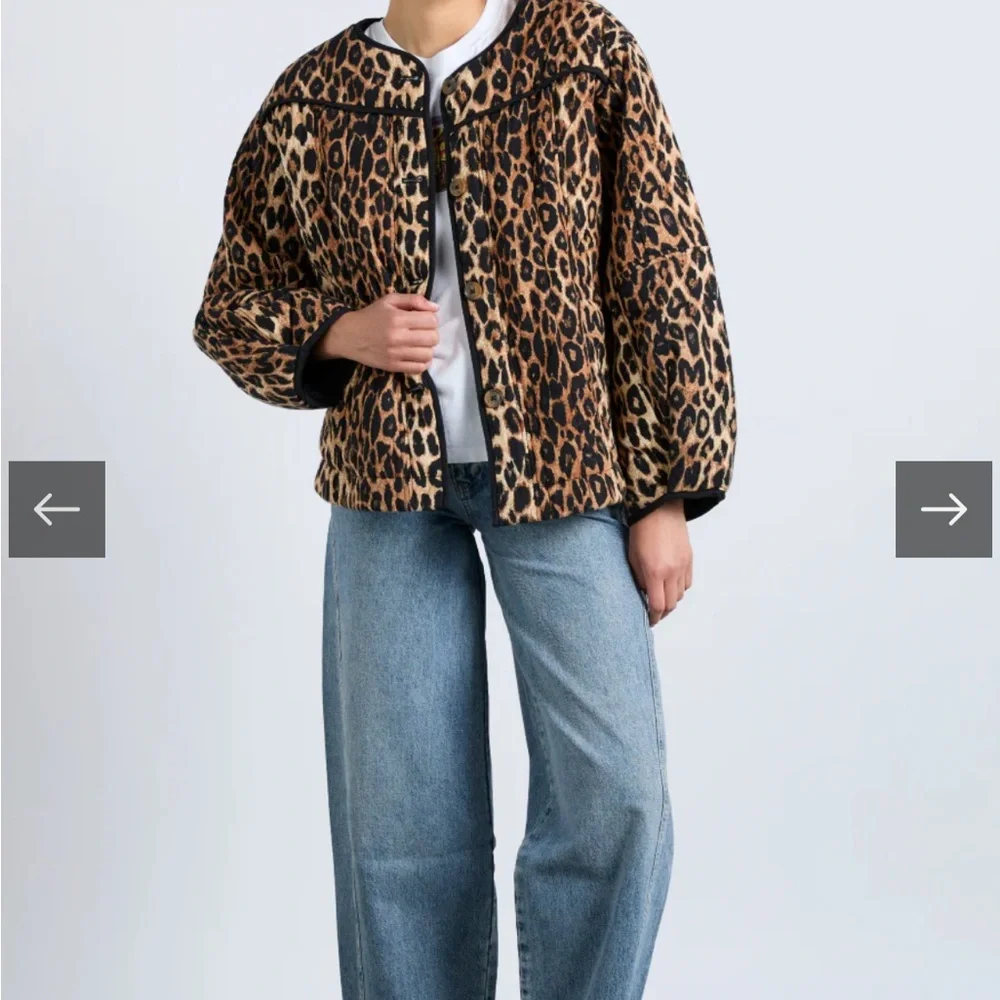 Oversized Leopard Print Bomber Jacket - Picture 2 of 9